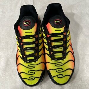 Women’s Nike sneakers